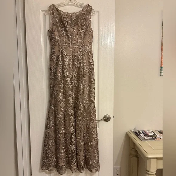 Mother of the Bride gown champagne sequins 8P Alex Evenings Formal dress gown - Picture 7 of 11